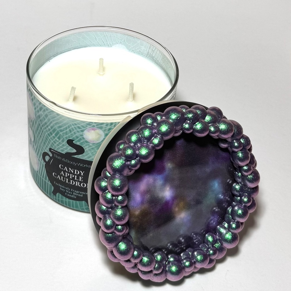 CANDY APPLE CAULDRON 3-Wick Candle - Picture 2 of 4